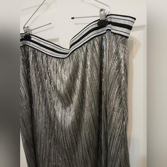 Ava & Viv Silver Metallic Midi Accordion Pleated Skirt - Picture 2 of 9